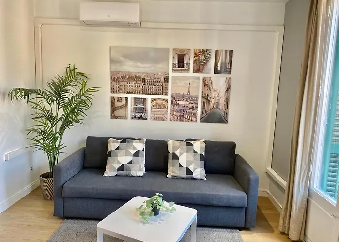 2 Bdr Eixample Apartment